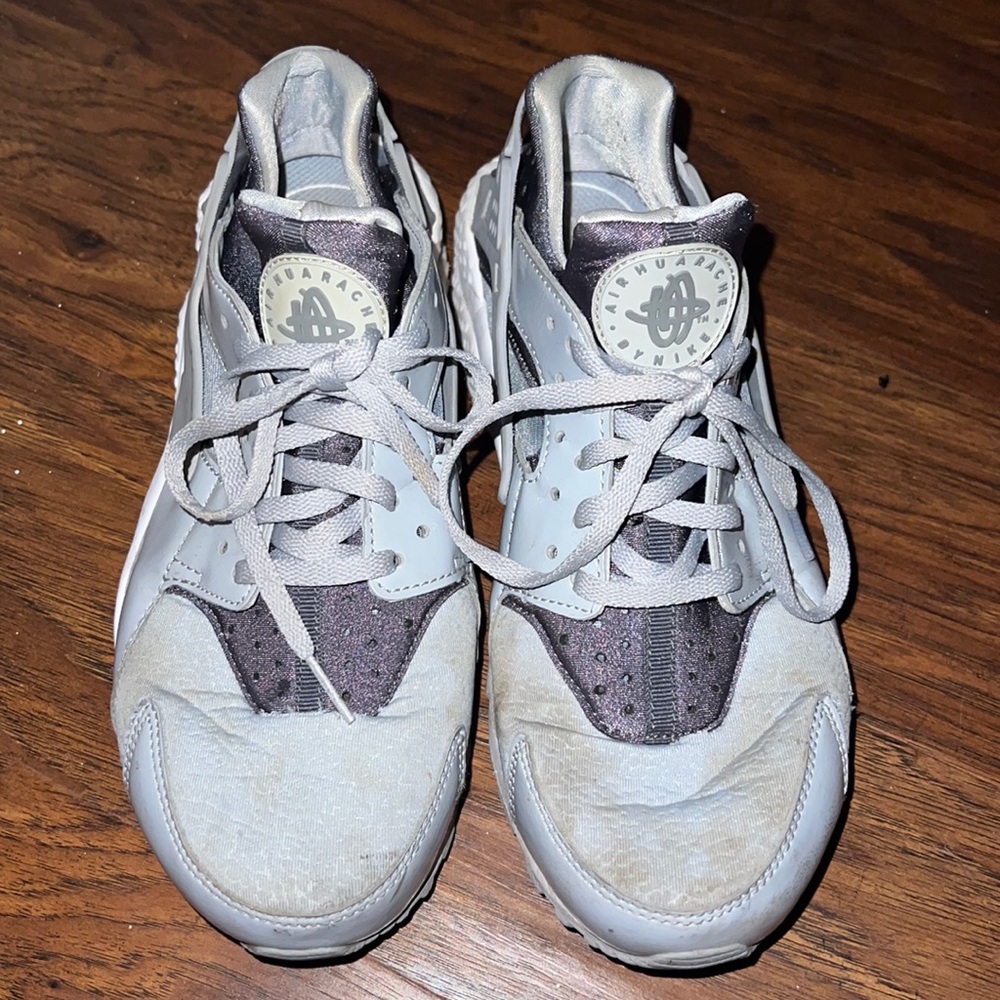 Nike Air Huarache
Women's Shoes